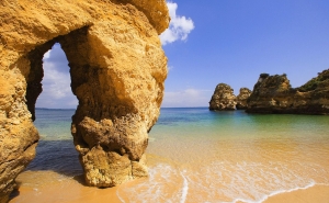 Desemprego e cortes nos serviços públicos podem afetar turismo algarvio – CGTP