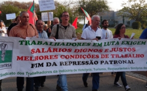 TRABALHADORES DA HOTELARIA MANIFESTARAM-SE EM VILAMOURA