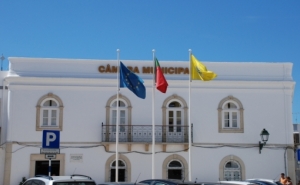 Funcionárias da Câmara Municipal de Olhão acusadas de Corrupção e Peculato de uso