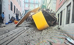 Tragédia em Lisboa | Elevador da Glória descarrila — há 17 mortos e vários feridos (atualização)