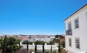 Lagos foi a cidade escolhida para alojar os representantes da imprensa mundial convidados para ensaiar o novo modelo elétrico da marca Jaguar