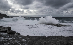 Efeitos da tempestade «Bruno» trazem muita chuva, vento e ondas a partir do final da tarde