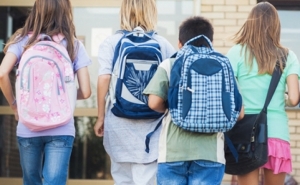 Escolha de uma mochila escolar adequada pode evitar dores nas costas