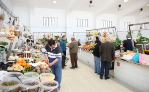 Albufeira | Estão abertos Concursos para exploração de bancas e da mercearia no Mercado Municipal dos Caliços 