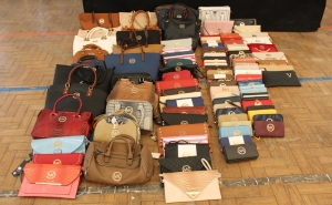 PSP apreende material contrafeito na Praia da Rocha 