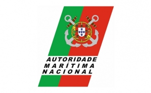 Autoridade Marítima Nacional auxilia dois tripulantes de veleiro ao largo de Olhão