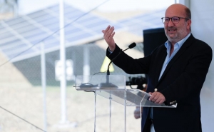 Elevado custo na produção de eletricidade combate-se produzindo energia limpa