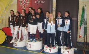 Equipa olhanense conquista títulos nacionais em campeonato de esgrima