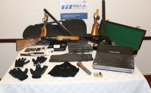 Detenção de 2 cidadãos por furto a uma residência