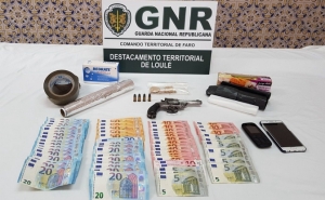 Detido por posse de 240 doses de heroína