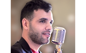 ED LÓPEZ - canta clássicos de Jazz de Natal e novas composições para celebrar a época festiva