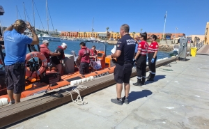 Auxiliado homem após queda na área das grutas de Benagil