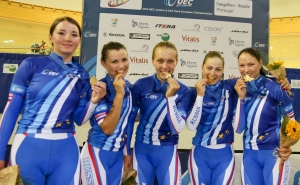 Rússia dominadora no arranque da competição