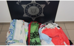 Polícia Marítima apreende vestuário na praia de Quarteira