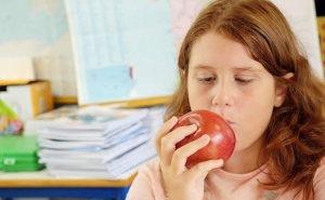 Três quartos das crianças não ingerem fruta e legumes suficientes 