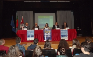 Escolas de Portimão e Lagoa vencedoras do Programa «Parlamento dos Jovens – Secundário»