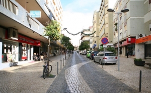 Câmara de Portimão isenta pagamento de estacionamento à superfície no centro da cidade e no Largo do Dique