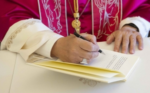 «Dilexi Te»: Primeira exortação de Leão XIV assume legado social de Francisco