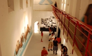 Pinturas dão vida e cor a espaços abandonados em Lagos