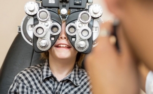 PROMOÇÃO DE SAÚDE VISUAL NA INFÂNCIA: RESPONSÁVEIS DA AUTARQUIA DE LOULÉ E ARS VISITAM JARDIM DE INFÂNCIA 