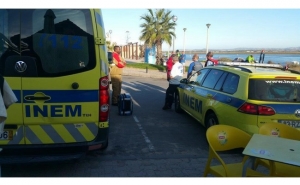 Polícia Marítima auxilia tripulantes de embarcação naufragada em Faro