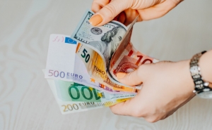 Pagar com notas e moedas é seguro por causa da Covid-19? Sim, garante o Banco de Portugal