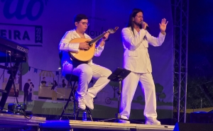 César Matoso brilha em noite mágica no Mercado de Verão de Quarteira