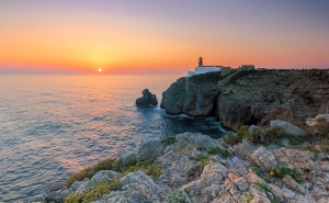 Cabo de São Vicente em Sagres atrai cada vez mais turistas para ver o pôr-do-sol 