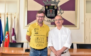 CAMINHANTE QUARTEIRENSE ATRAVESSA O PAÍS A PÉ PELA ESTRADA NACIONAL 2 PARA DAR A CONHECER A ENDOMETRIOSE