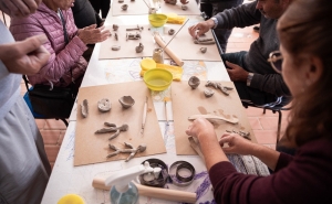 Festival de Artes Inclusivas promove workshop de cerâmica