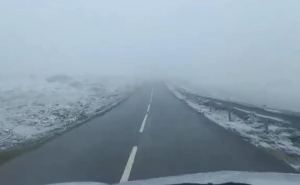 Estradas do maciço central da serra da Estrela encerradas devido à queda de neve
