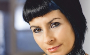 RÚBRICA LADO B TRAZ VIVIANE E OS SONS DO «FADO MEDITERRÂNICO» AO TEATRO MASCARENHAS GREGÓRIO