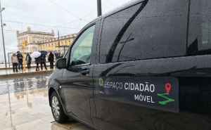 Duas carrinhas com serviços públicos apoiam populações afetadas