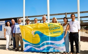 Bandeira dourada hasteada na Praia de Monte Gordo, uma das 86 galardoadas pela Quercus no Algarve 