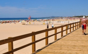 Requalificação da praia de Monte Gordo, no Algarve, retomada a 15 de novembro