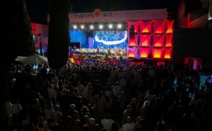 Da festa cubana de Los Van Van ao semba do «cota» Bonga