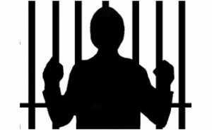 Homem com excesso de álcool no sangue conduz em contramão na Via do Infante 