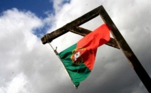 Ministério Público pede absolvição de autor de escultura «Portugal na Forca» (atualizado)