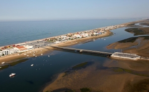 Praia de Faro com vigilância na Páscoa