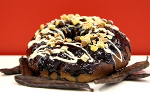 Alfarroba é novidade do bolo-rei gigante deste ano em Olhão