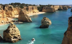 BRITÂNICOS CONTINUAM A SER OS QUE MAIS CONTRIBUEM PARA AS DORMIDAS NO ALGARVE