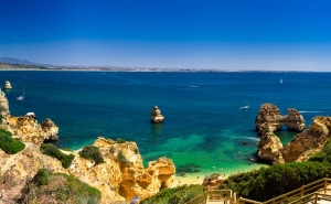 Praias do Algarve reabrem a banhos