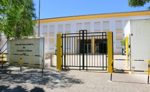 Escola secundária Pinheiro e Rosa encerrada por caso positivo em funcionária