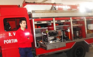  Fogo em Portimão mobiliza 128 bombeiros e dois helicópteros