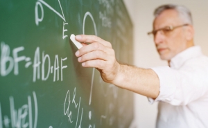 São precisos 39 mil professores até 2034 mas oferta atual só garante 20 mil