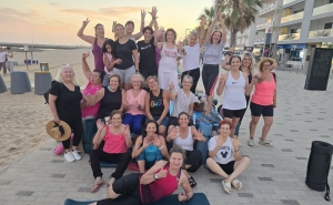 Quarteira encontrou o equilíbrio: Helena Silva conduziu um Pilates Sunset sob o céu dourado 