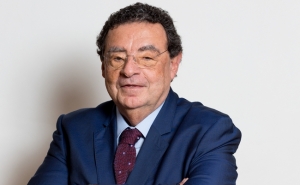 «LIVROS ABERTOS» COM EDUARDO PAZ FERREIRA: APRESENTAÇÃO DE «OS ANOS TRUMP - O MUNDO EM TRANSE» POR JOÃO CRAVINHO