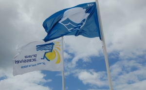 Bandeira Azul já esvoaça nas praias do município 