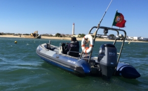 Remoção e destruição do veleiro «Bynuana» na ilha da Culatra