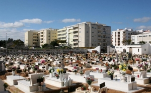 Cemitério Municipal de Portimão tem horário alargado entre 30 de outubro e 2 de novembro das 8h00 às 22h00 